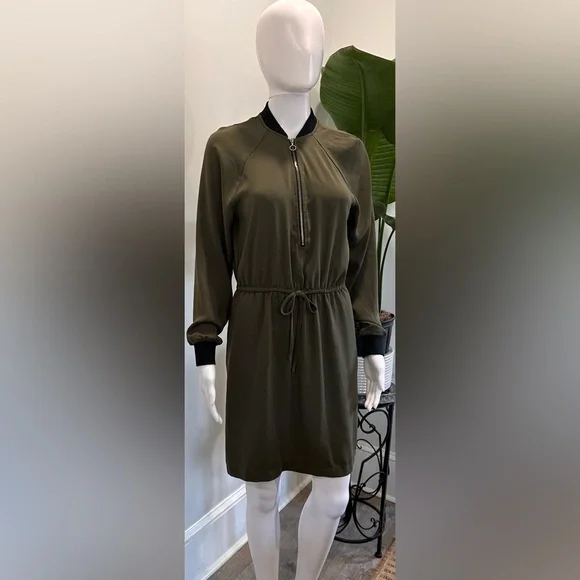 💚💚Army Green Cinched Dynamite Dress - Size Small 💚💚 - Picture 2 of 11